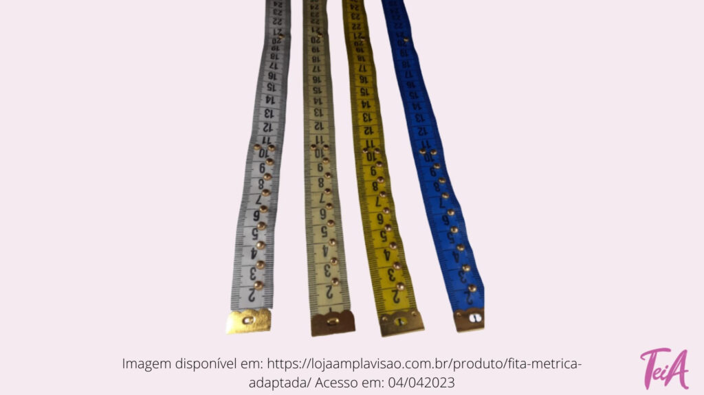 Permite o uso por pessoas com baixa visão ou cegas devido a facilidade que o produto oferece em identificar e obter medidas através de leitura tátil em relevo. A identificação está presente de centímetro a centímetro nos primeiros 10 centímetros e depois espaçado a cada 10 centímetros.
