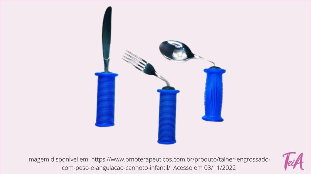 Talheres curvados ou angulados são utilizados por pessoas com limitação de movimento dos membros superiores para alimentação, quando há dificuldades nas habilidades de força, coordenação e destreza nas articulações de ombros, cotovelos, punhos e dedos.