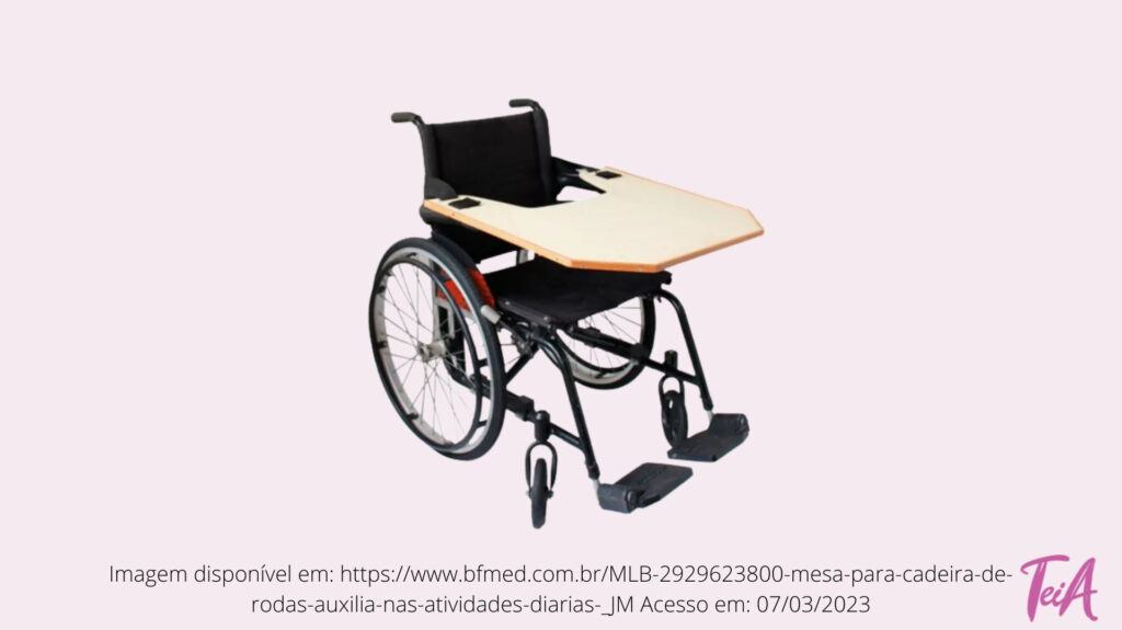 Desenvolvida para auxiliar nas atividades diárias como trabalho, leitura e refeições. Utilizada em cadeira de rodas e poltronas adaptadas. Possui cintas de velcro para ajustar e posicionar.