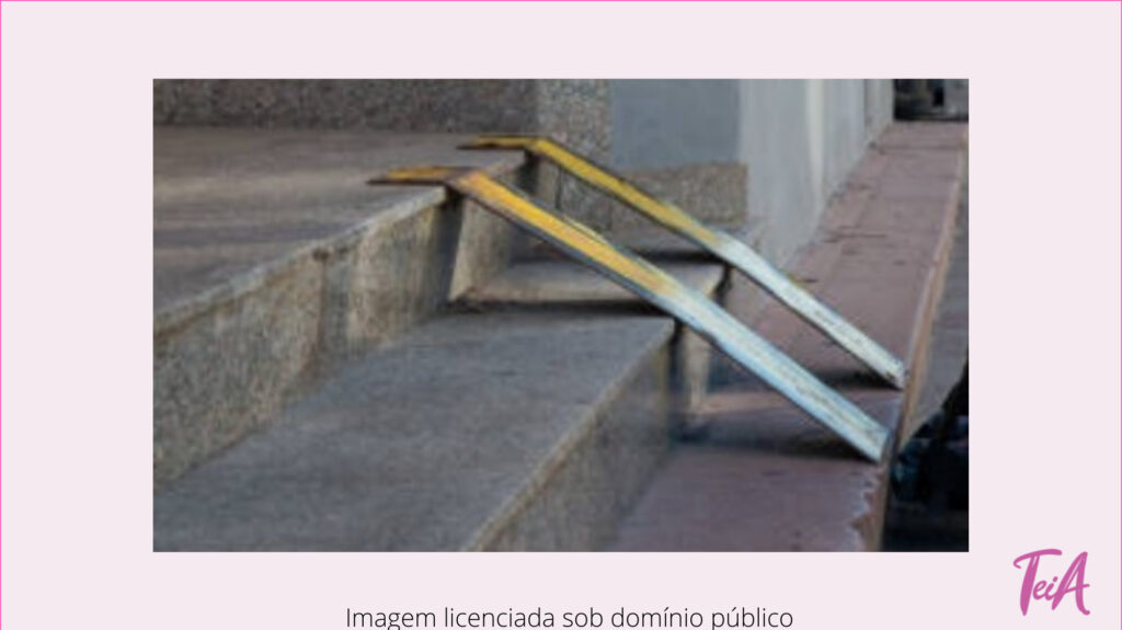 Rampa dupla portátil para utilizar em poucos degraus.